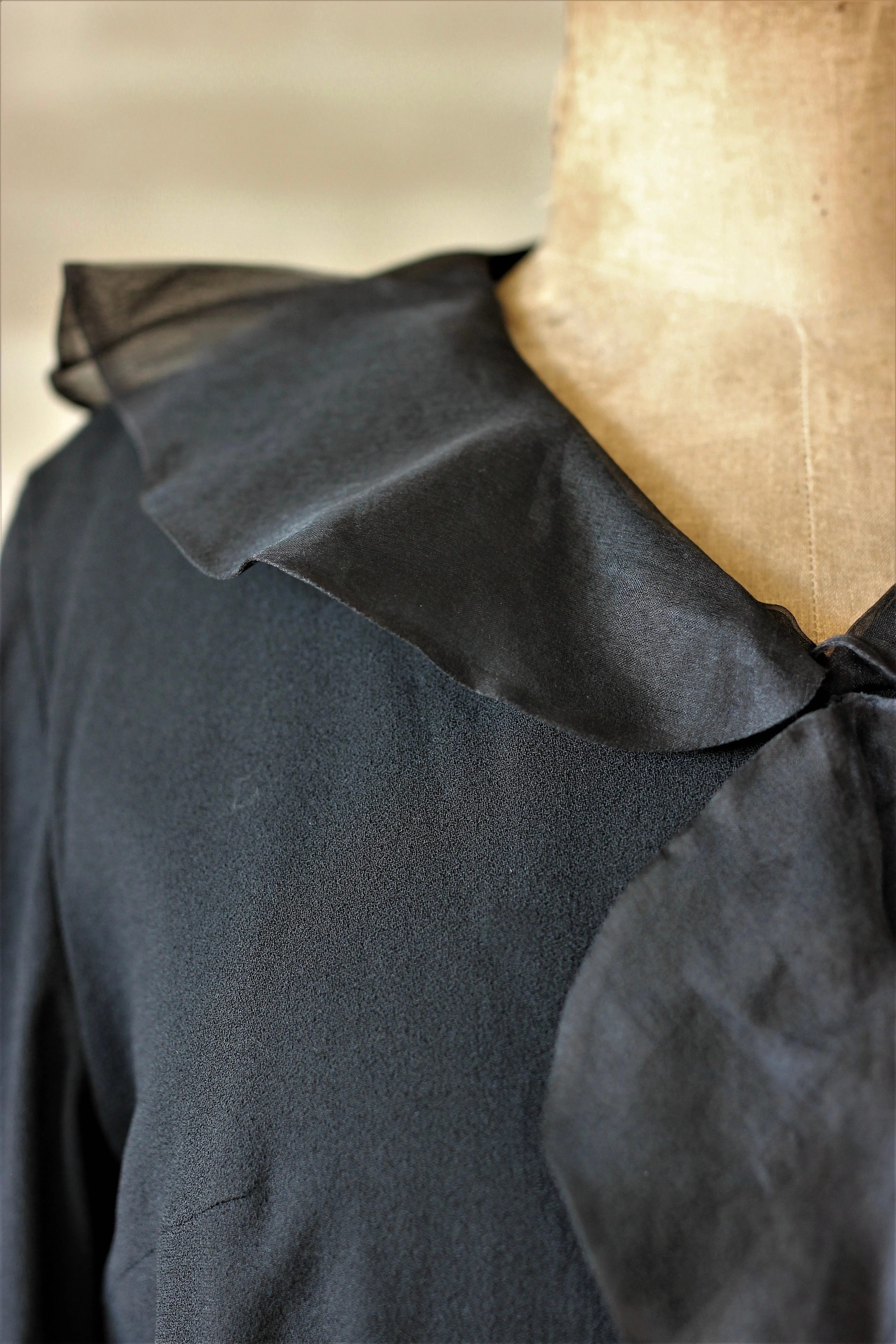 1940s 1950s Black Wool Crepe Dress//Size M/L