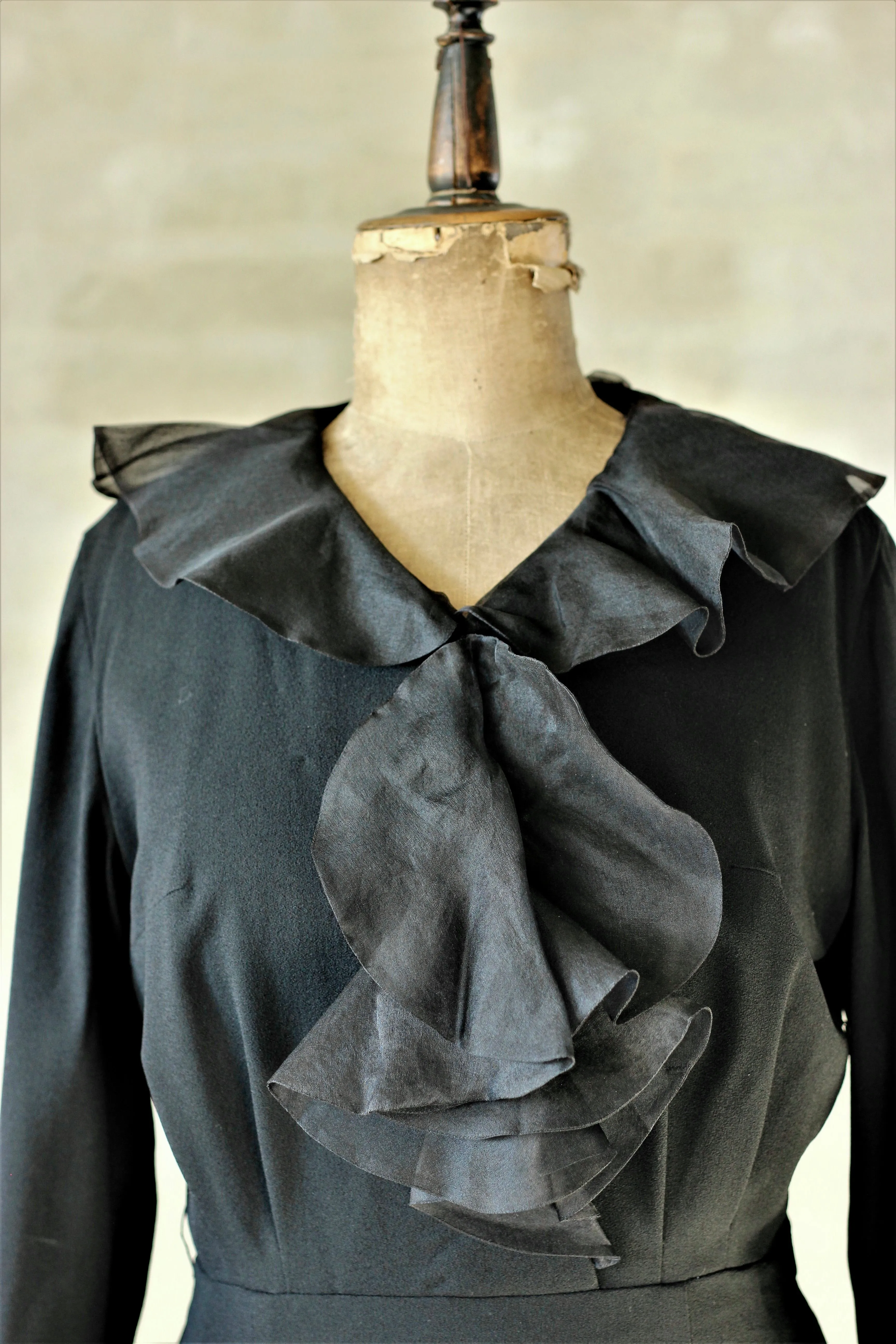 1940s 1950s Black Wool Crepe Dress//Size M/L