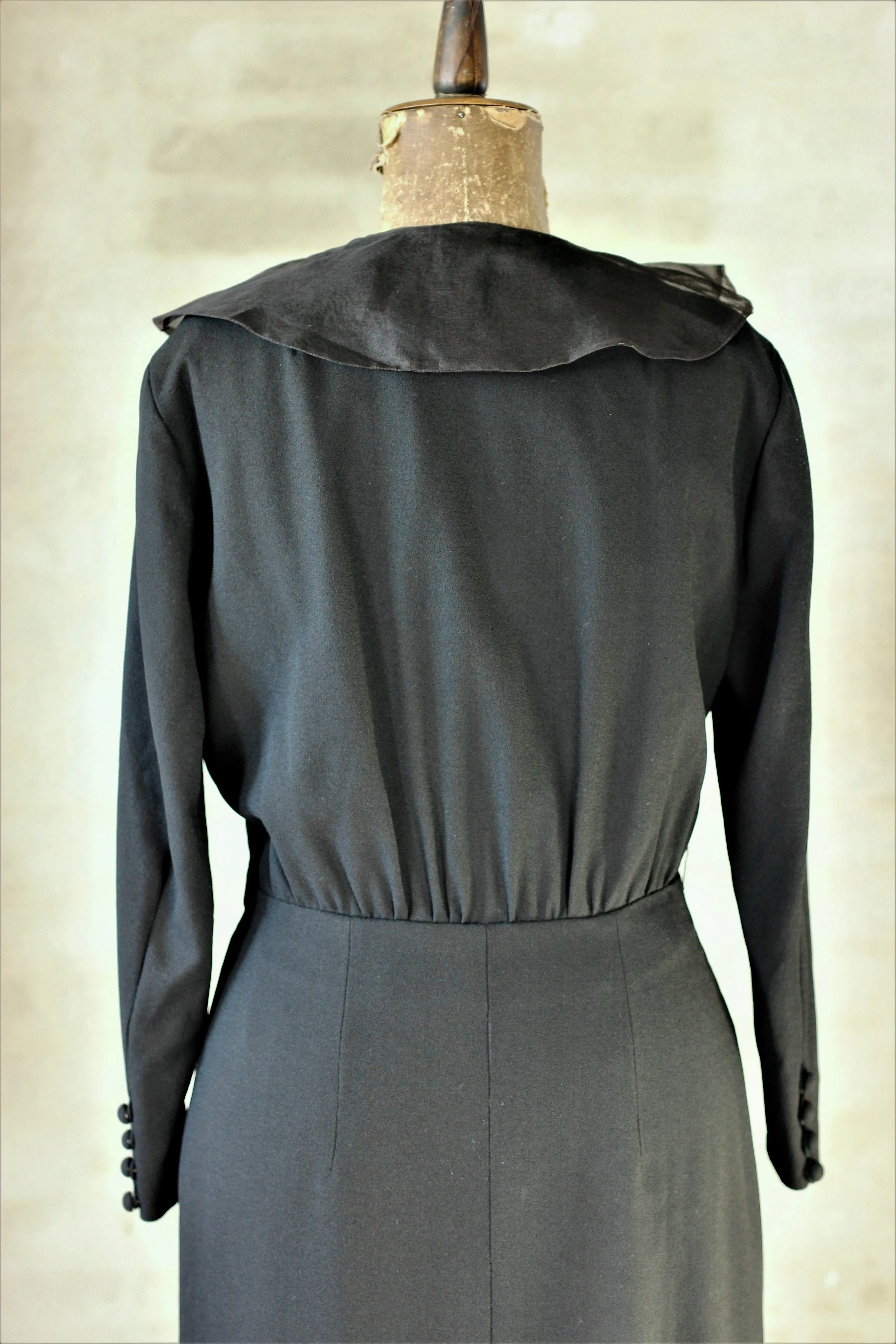 1940s 1950s Black Wool Crepe Dress//Size M/L