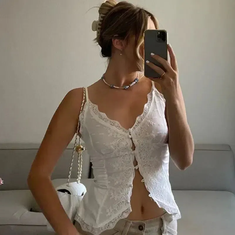 Antonietta – Button-up design – Lace crop top