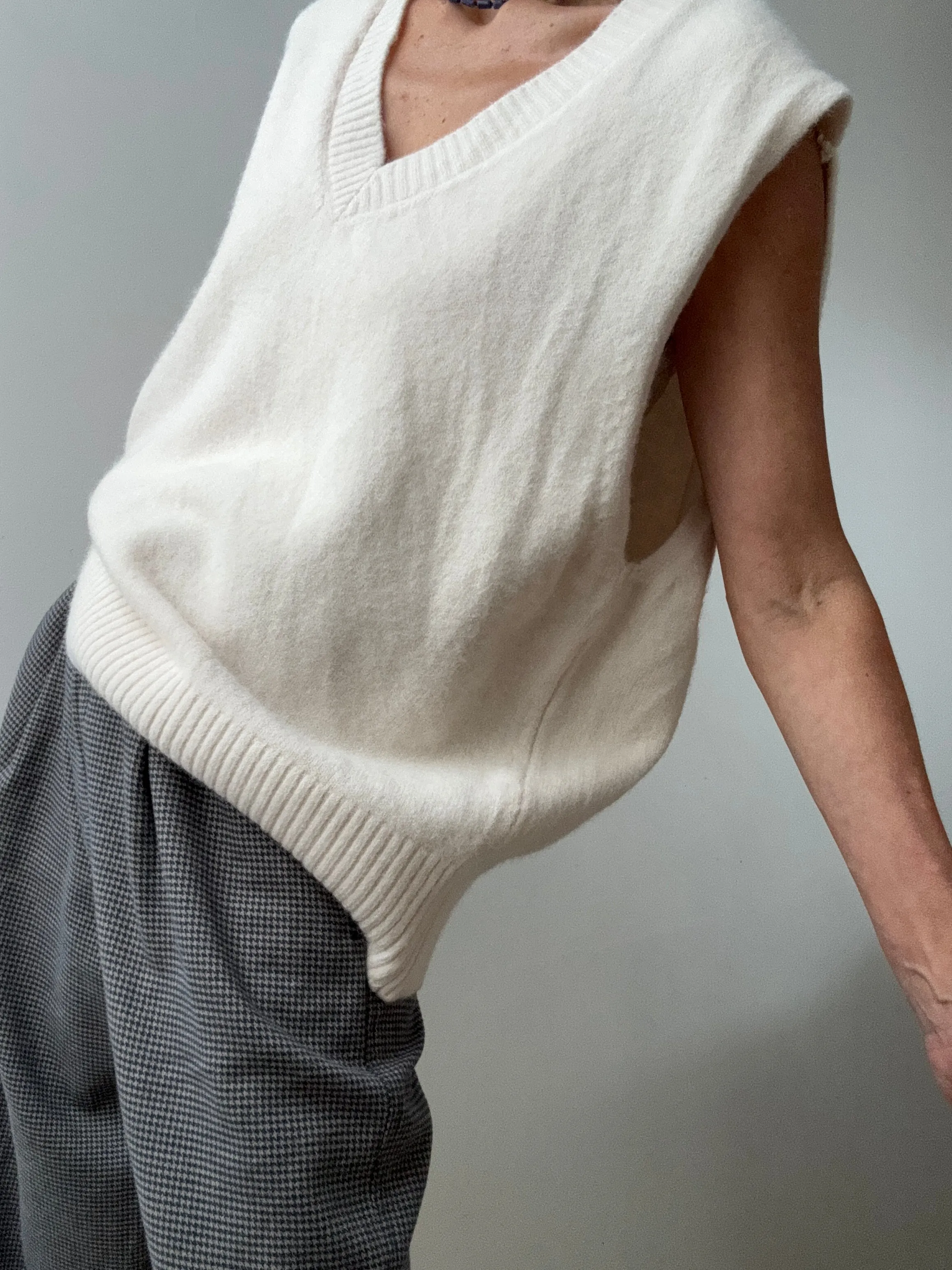Blended Winter Knit Vest Cream