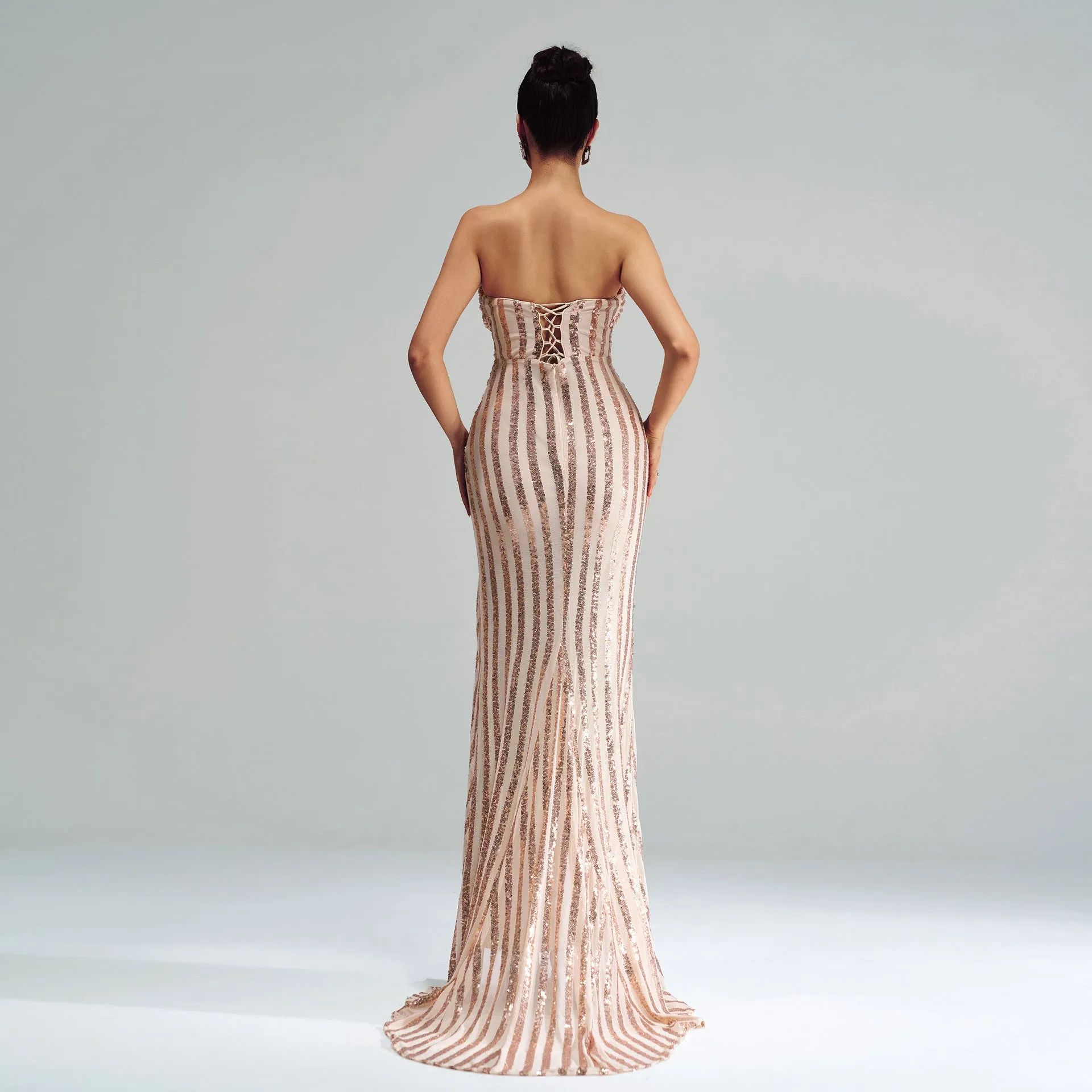Elegant Sweetheart Sequined Split Sheath Evening Dress