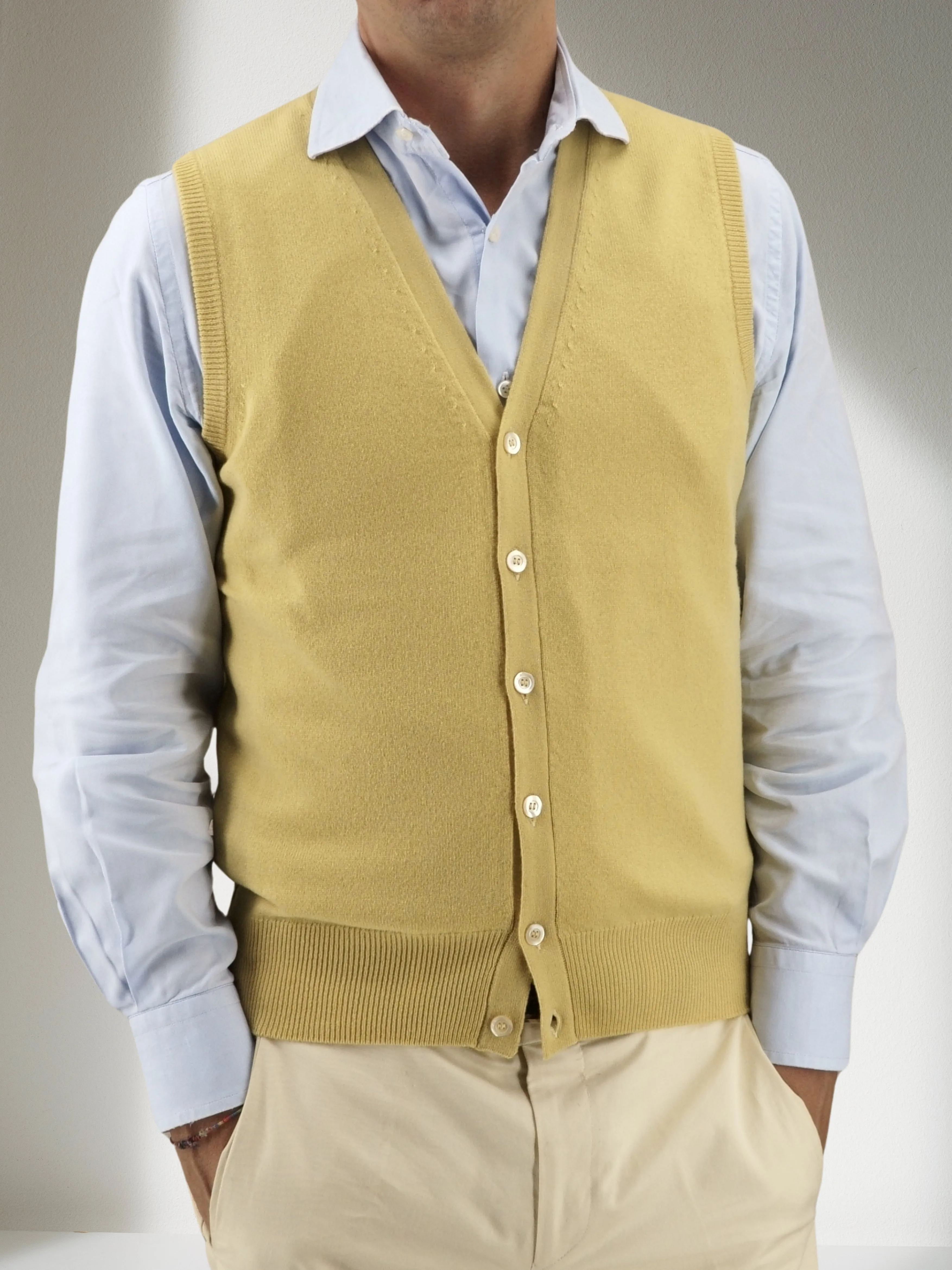 GILET BOTTONI GIALLO 100% CASHMERE