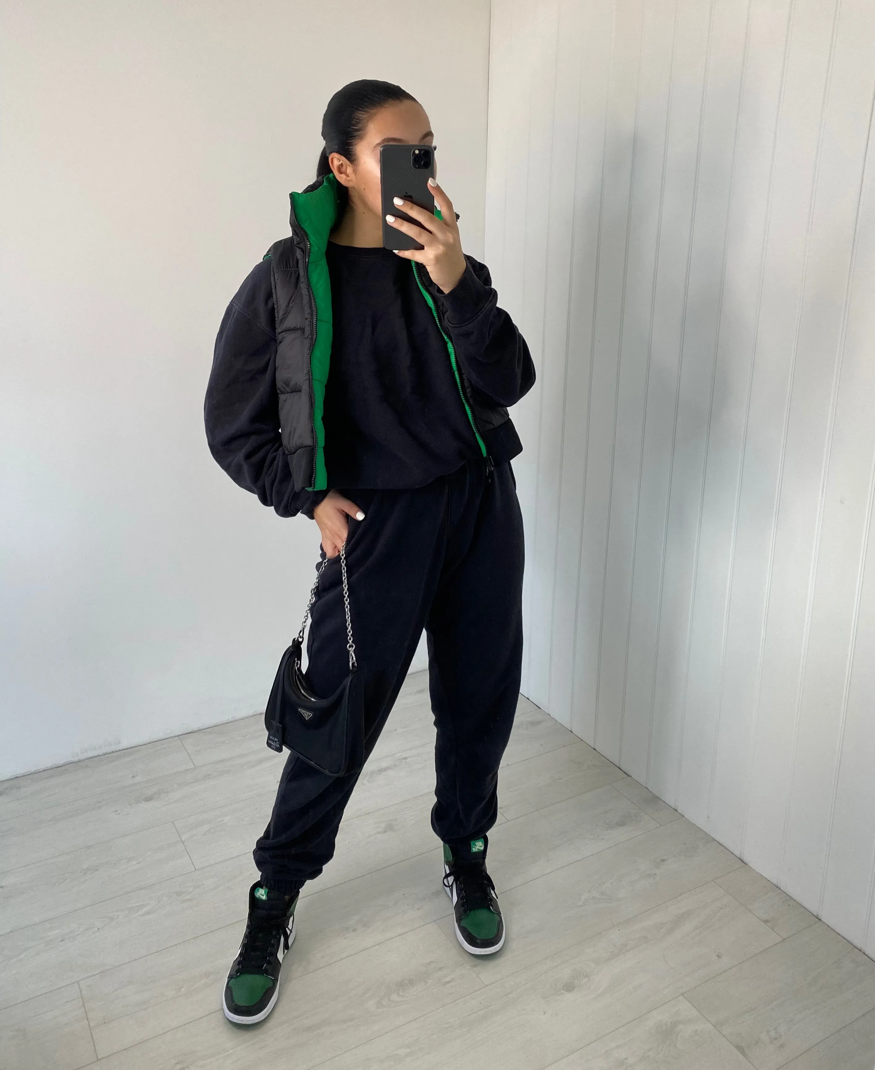 GREEN AND BLACK CROPPED REVERSIBLE BODYWARMER