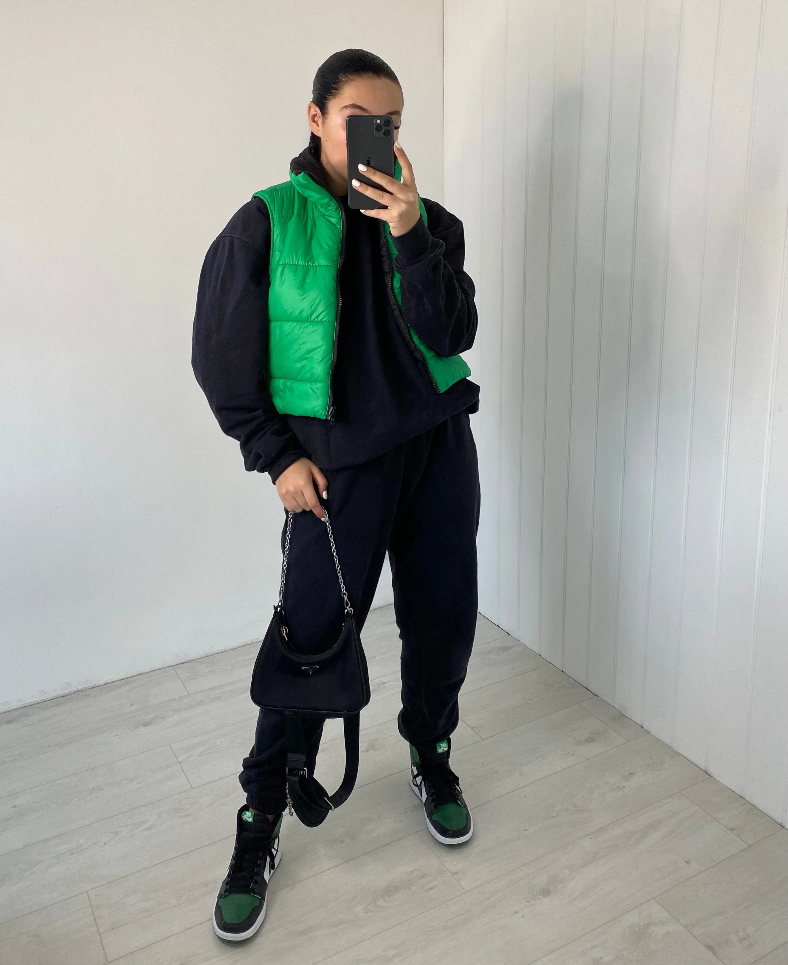 GREEN AND BLACK CROPPED REVERSIBLE BODYWARMER