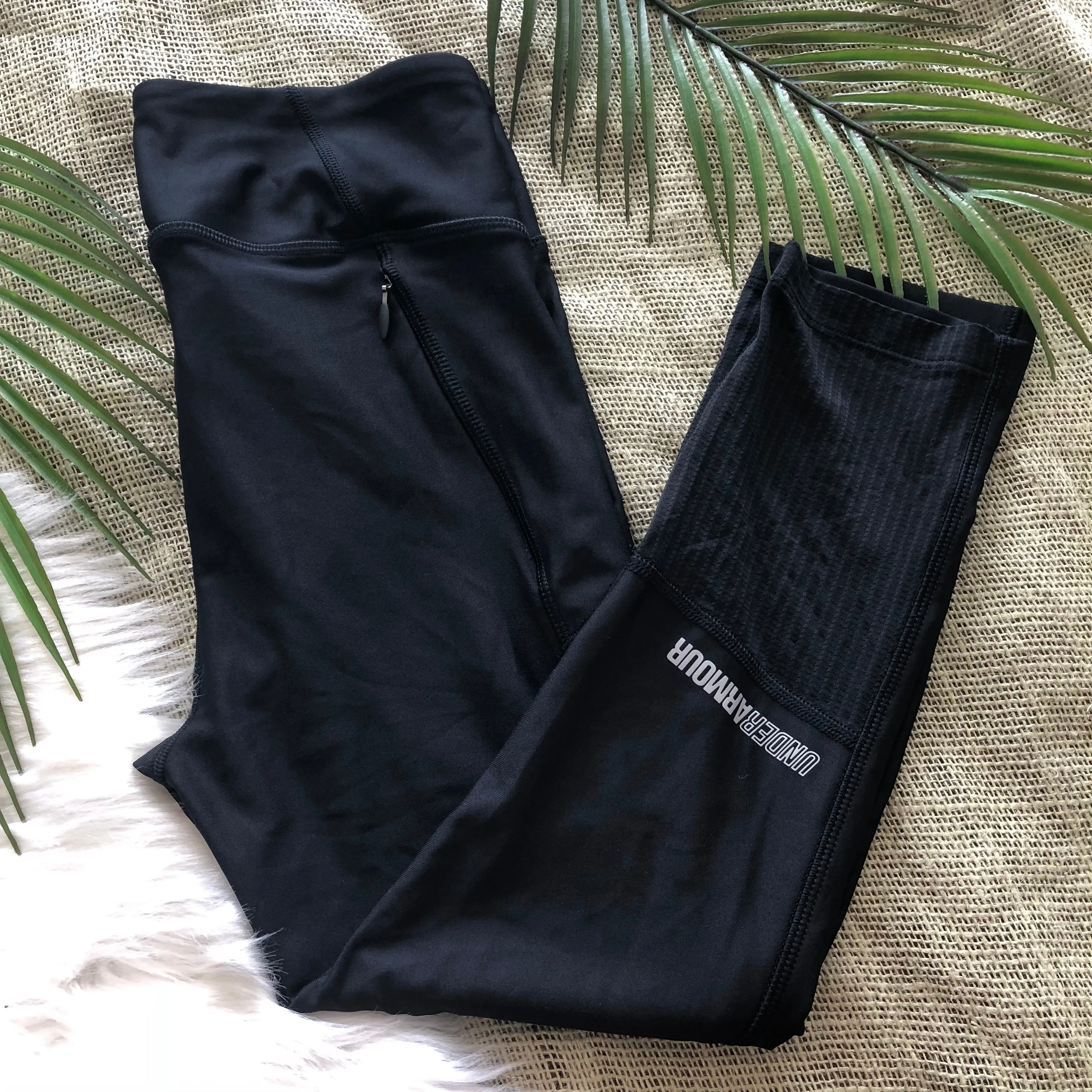 Under Armour Heat Gear Leggings - Small